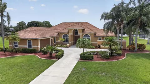 8030 Woodsmuir Dr, Palm Beach Gardens, FL 33412