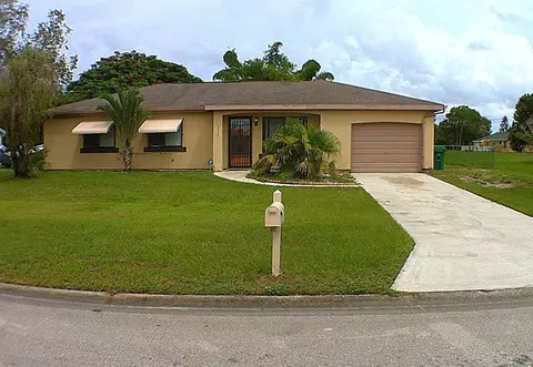 3033 SW Denton St, Port Saint Lucie, FL 34953