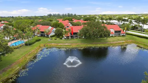 22 Lexington Ln W #D, Palm Beach Gardens, FL 33418