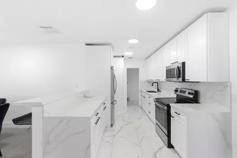 6444 Oak St, Hollywood, FL 33024