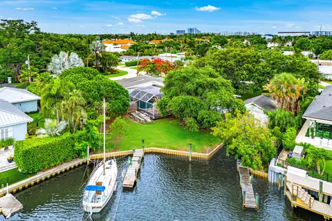 12019 N Edgewater Dr, West Palm Beach, FL 33410