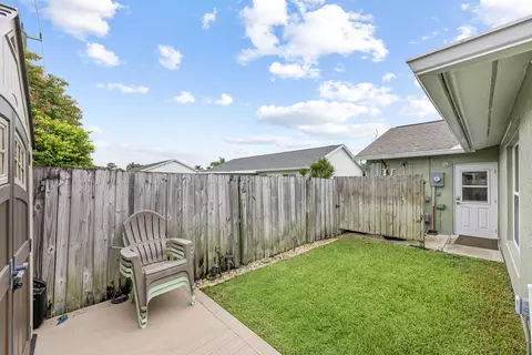 Exterior - 128 Banyan Cir, Jupiter, FL 33458 photo 8 of 12