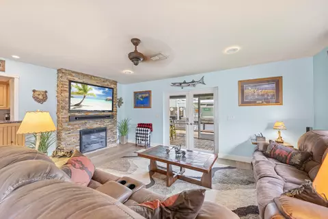 Living - 128 Banyan Cir, Jupiter, FL 33458 photo 4 of 7