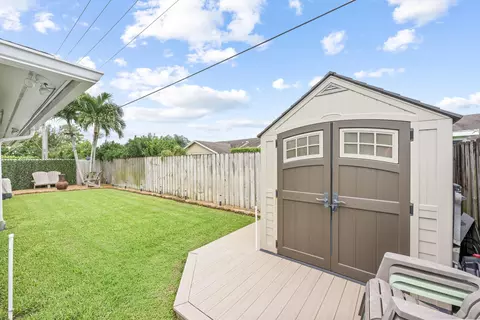 Exterior - 128 Banyan Cir, Jupiter, FL 33458 photo 9 of 12