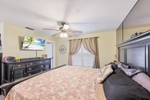 Bedroom - 128 Banyan Cir, Jupiter, FL 33458 photo 3 of 3
