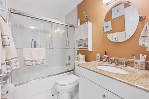 Bath - 128 Banyan Cir, Jupiter, FL 33458 photo 1 of 3