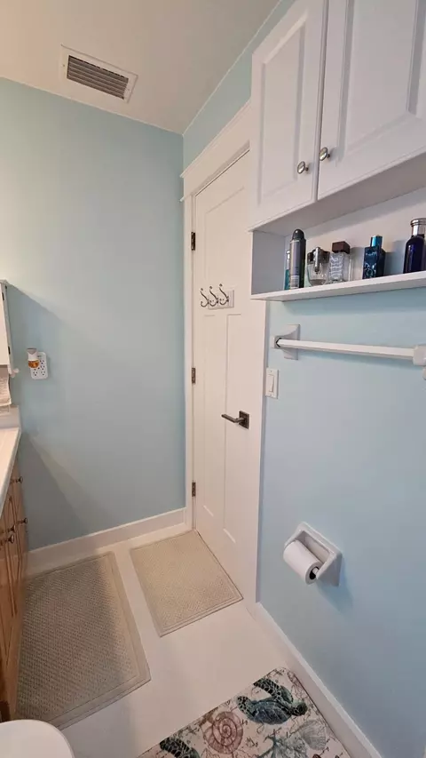 Bath - 128 Banyan Cir, Jupiter, FL 33458 photo 3 of 3