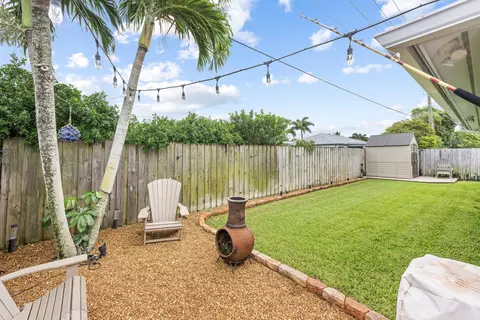 Exterior - 128 Banyan Cir, Jupiter, FL 33458 photo 5 of 12