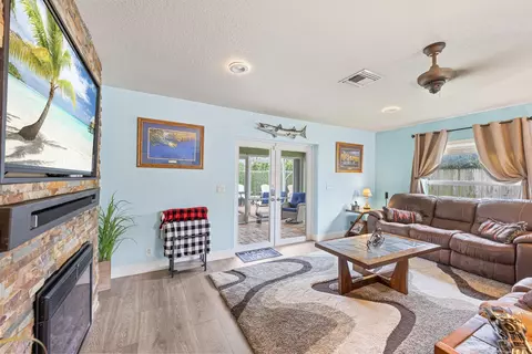 Living - 128 Banyan Cir, Jupiter, FL 33458 photo 5 of 7