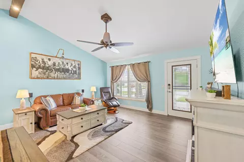 Living - 128 Banyan Cir, Jupiter, FL 33458 photo 2 of 7