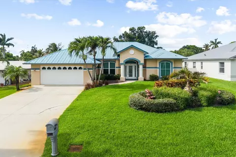 512 SW South Carolina Dr, Stuart, FL 34994