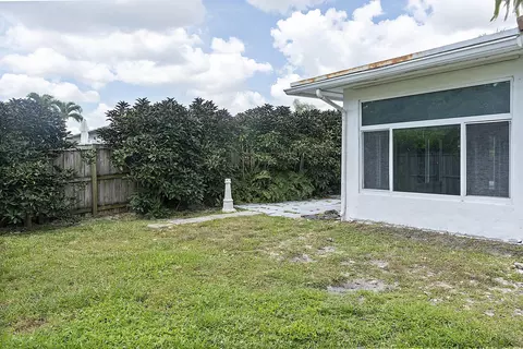 Exterior - 2910 NE 40th Ct, Lighthouse Point, FL 33064 photo 9 of 11