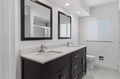 Bath - 2910 NE 40th Ct, Lighthouse Point, FL 33064 photo 1 of 5
