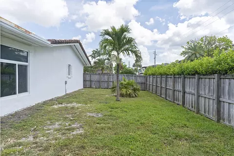 Exterior - 2910 NE 40th Ct, Lighthouse Point, FL 33064 photo 7 of 11