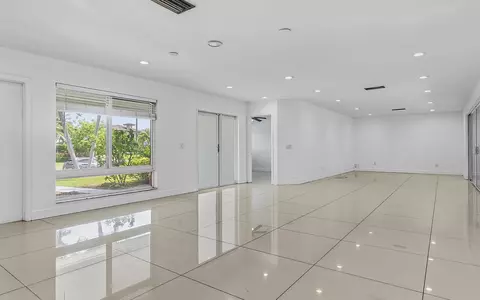Living - 2910 NE 40th Ct, Lighthouse Point, FL 33064 photo 5 of 12