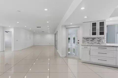 Living - 2910 NE 40th Ct, Lighthouse Point, FL 33064 photo 7 of 12