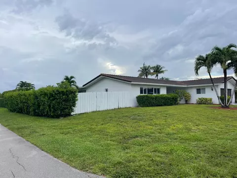 Exterior - 2910 NE 40th Ct, Lighthouse Point, FL 33064 photo 5 of 11