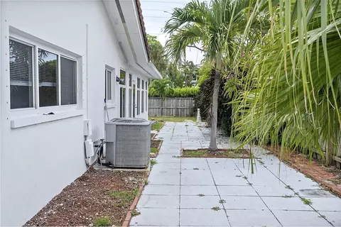 Exterior - 2910 NE 40th Ct, Lighthouse Point, FL 33064 photo 11 of 11