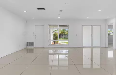 Living - 2910 NE 40th Ct, Lighthouse Point, FL 33064 photo 6 of 12