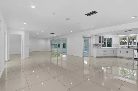 Living - 2910 NE 40th Ct, Lighthouse Point, FL 33064 photo 3 of 12