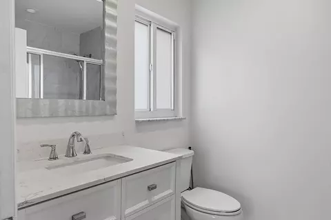 Bath - 2910 NE 40th Ct, Lighthouse Point, FL 33064 photo 4 of 5