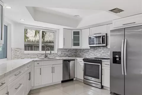 Kitchen - 2910 NE 40th Ct, Lighthouse Point, FL 33064 photo 2 of 3