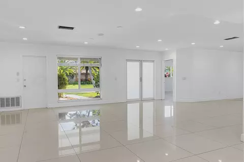 Living - 2910 NE 40th Ct, Lighthouse Point, FL 33064 photo 8 of 12