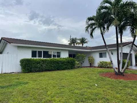 Exterior - 2910 NE 40th Ct, Lighthouse Point, FL 33064 photo 3 of 11