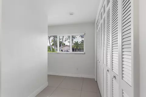 Entry Way - 2910 NE 40th Ct, Lighthouse Point, FL 33064 photo 2 of 2