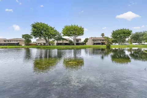 5182 S University Dr, Davie, FL 33328