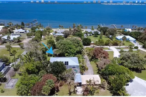 105 Sheridan Ln, Jensen Beach, FL 34957