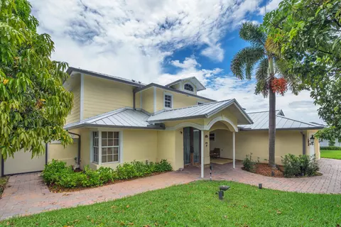 5844 Pinebrook Dr, Boca Raton, FL 33433