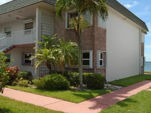 1133 Bayshore Dr #105, Fort Pierce, FL 34949