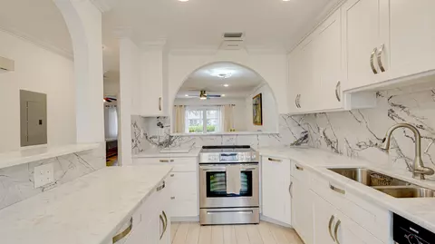 8638 Bella Vista Dr, Boca Raton, FL 33433