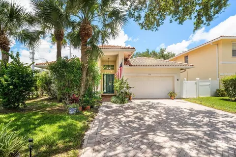 136 Hidden Hollow Ter, Palm Beach Gardens, FL 33418