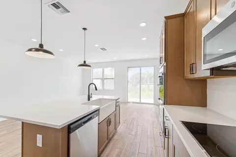Kitchen - 204 SE Birch Ter, Stuart, FL 34997 photo 3 of 4