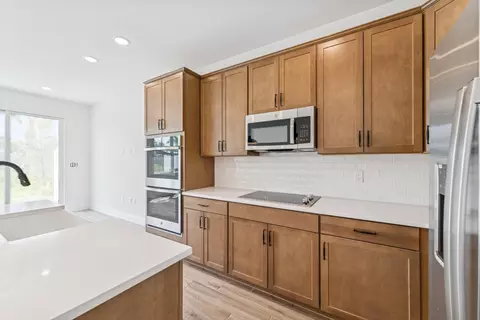 Kitchen - 204 SE Birch Ter, Stuart, FL 34997 photo 4 of 4
