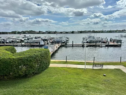 167 Yacht Club Way #204, Hypoluxo, FL 33462