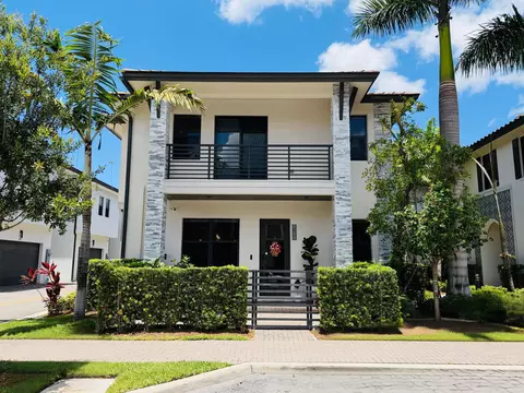 8288 NW 44th Ter, Doral, FL 33166