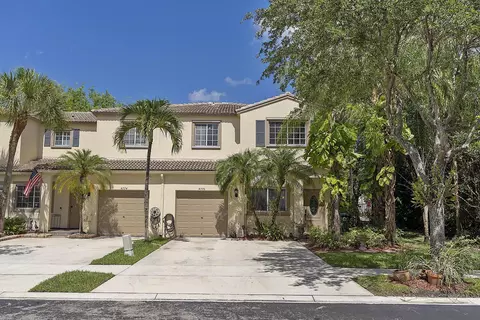 4776 Lago Vista Dr, Coconut Creek, FL 33073
