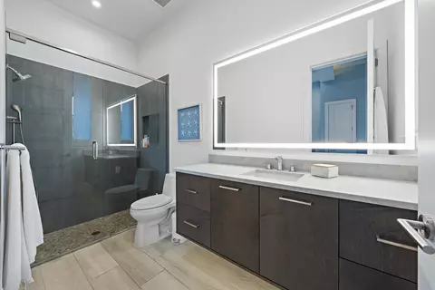 Bath - 162 Commodore Dr, Jupiter, FL 33477 photo 6 of 8