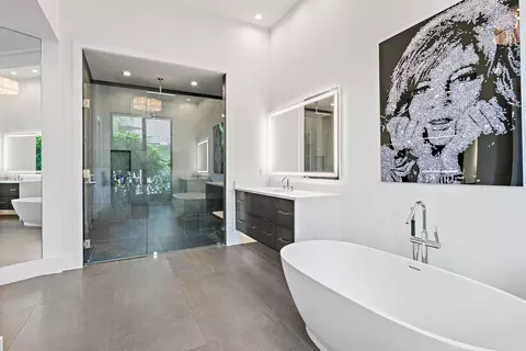 Bath - 162 Commodore Dr, Jupiter, FL 33477 photo 2 of 8