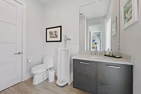 Bath - 162 Commodore Dr, Jupiter, FL 33477 photo 4 of 8