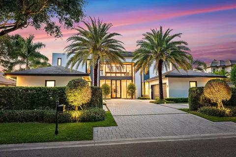 Exterior - 162 Commodore Dr, Jupiter, FL 33477 photo 4 of 11