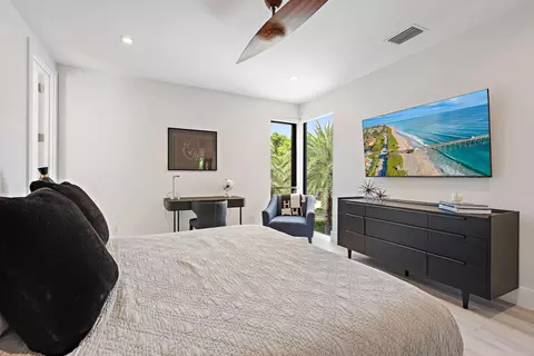 Bedroom - 162 Commodore Dr, Jupiter, FL 33477 photo 4 of 4