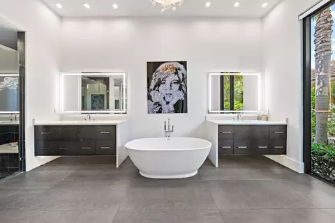 Bath - 162 Commodore Dr, Jupiter, FL 33477 photo 1 of 8