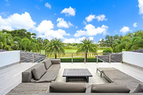 Exterior - 162 Commodore Dr, Jupiter, FL 33477 photo 8 of 10