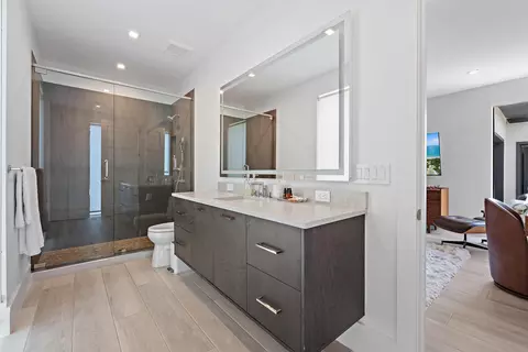 Bath - 162 Commodore Dr, Jupiter, FL 33477 photo 7 of 8