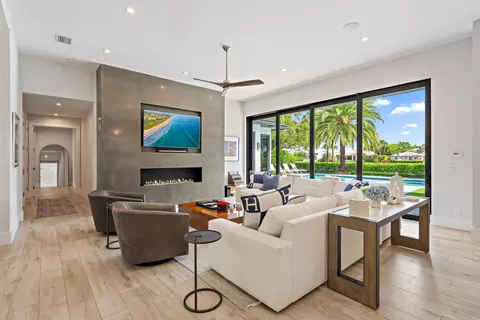 Living - 162 Commodore Dr, Jupiter, FL 33477 photo 2 of 3
