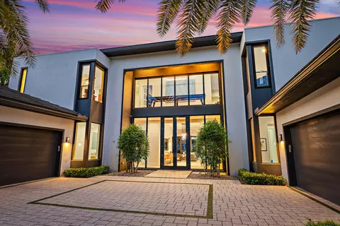 Exterior - 162 Commodore Dr, Jupiter, FL 33477 photo 5 of 10